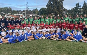 Les filles bousculent tout sur leur passage 